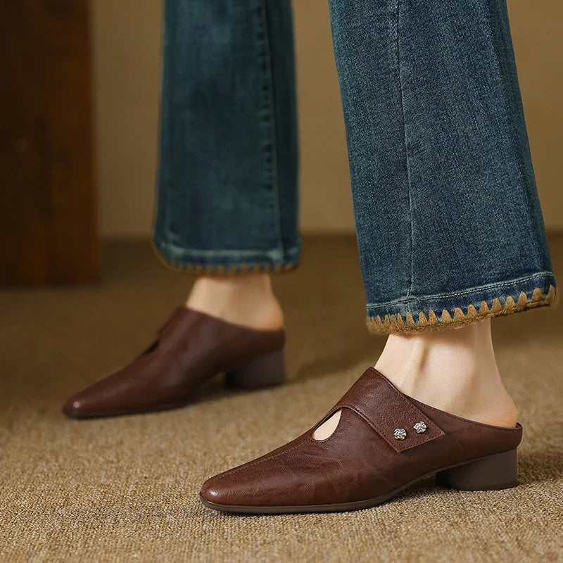 Miles | Mules a Punta con Dettagli Cut-Out
