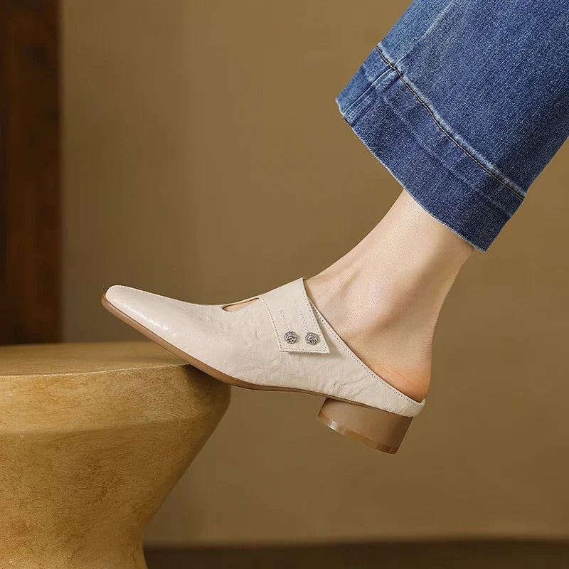 Miles | Mules a Punta con Dettagli Cut-Out