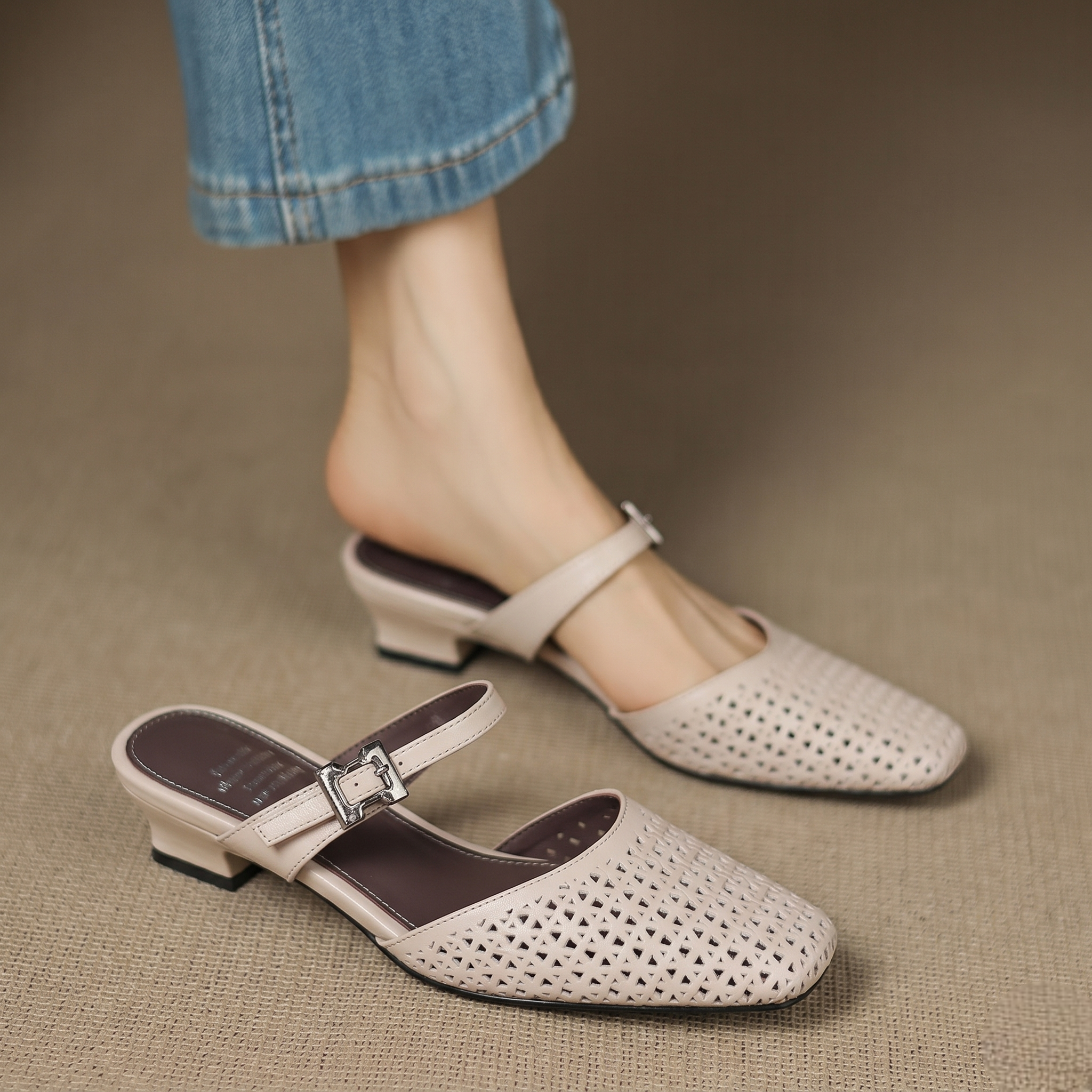 Lou | Mules Traforate con Cinturino