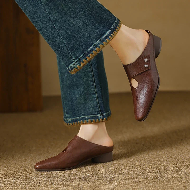 Miles | Mules a Punta con Dettagli Cut-Out
