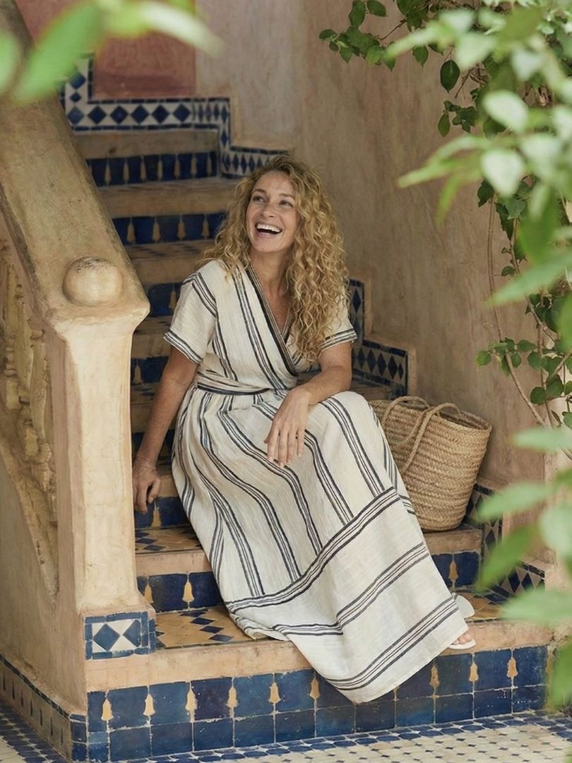 Thalassa | Vestito midi a maniche corte con scollo a V e vita avvolgente