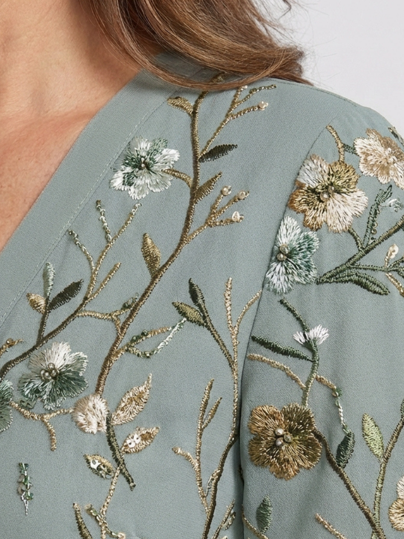 Evadne | Abito lungo a maniche corte con scollo a V e motivi floreali